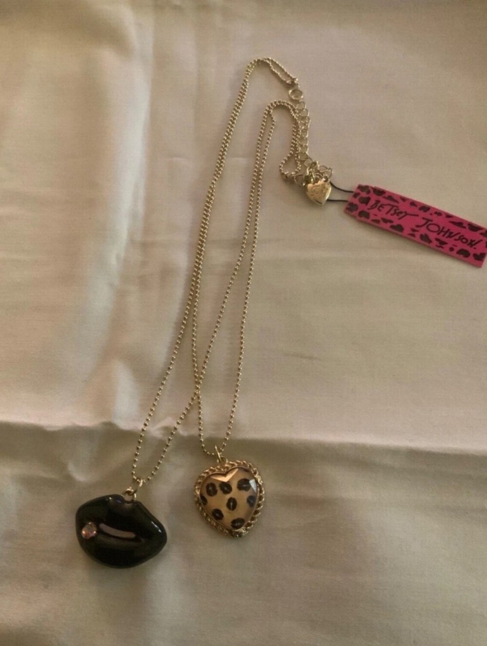 VINTAGE -- NWT  Betsey Johnson  Necklace - Black Lip & Leopard Heart